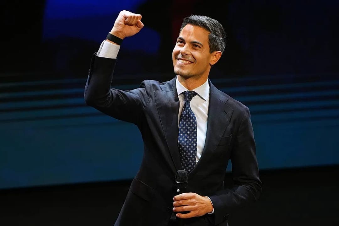 Нидерландын түүхэн дэх хамгийн залуу Ерөнхий сайд тангаргаа өргөжээ